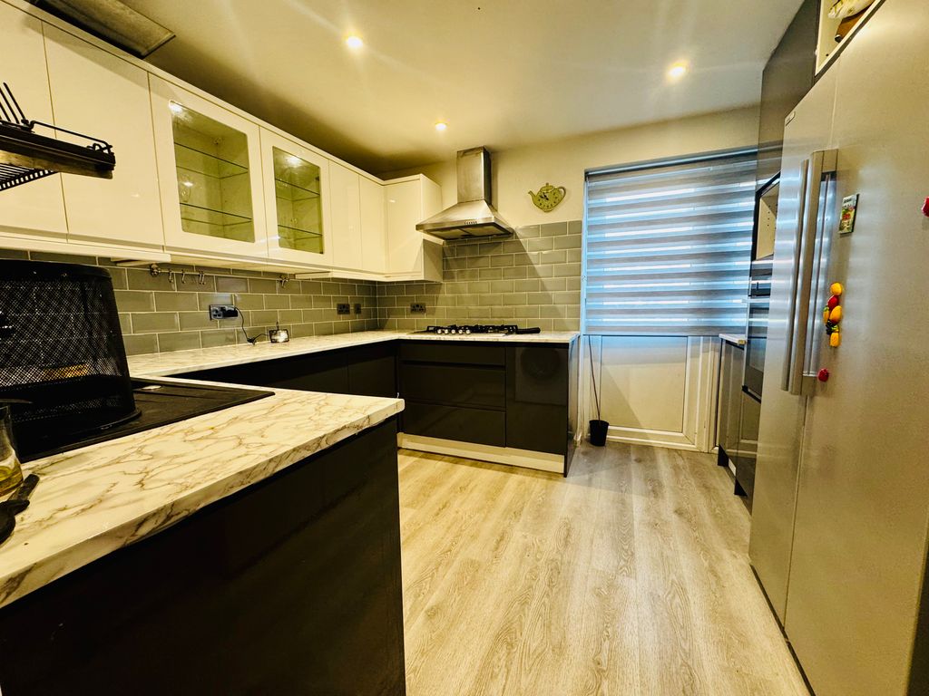 Property photo 2 of 18 Image