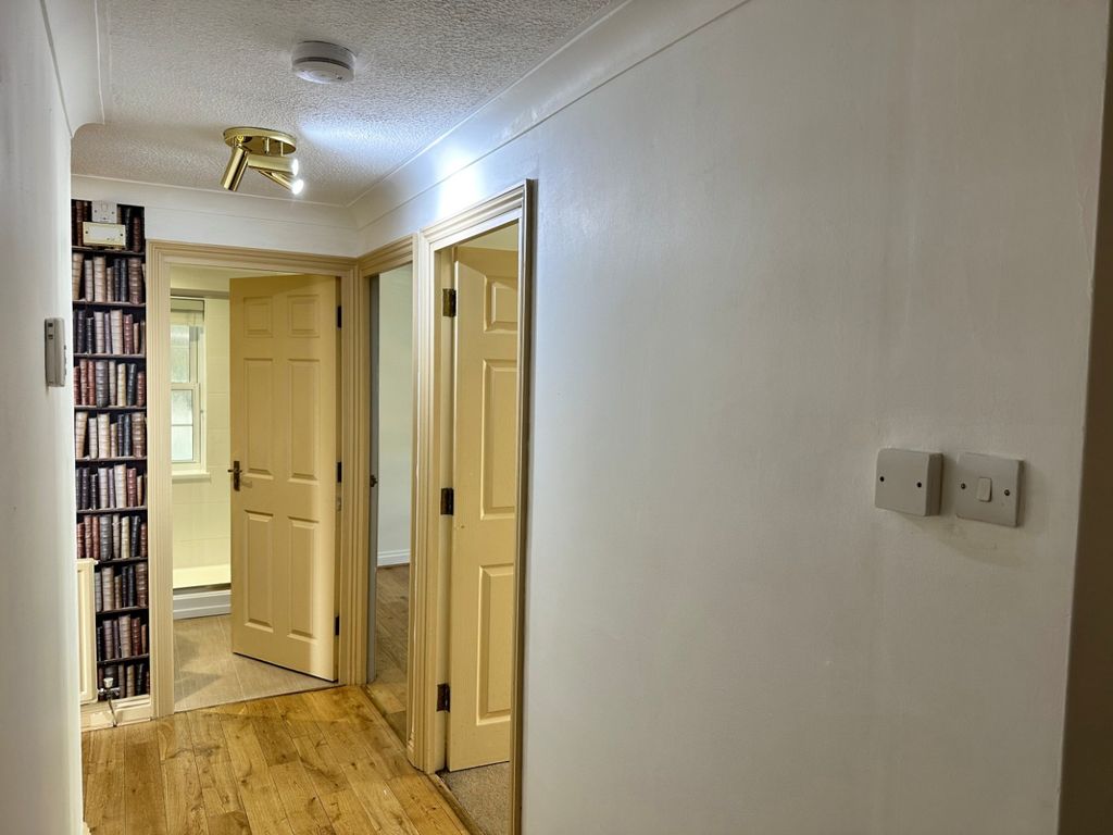 Property photo 2 of 8 5200491