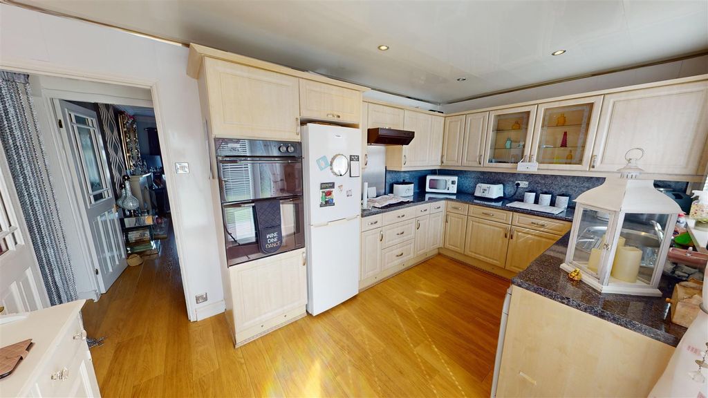 Property photo 3 of 22 Elephant Lane Kitchen