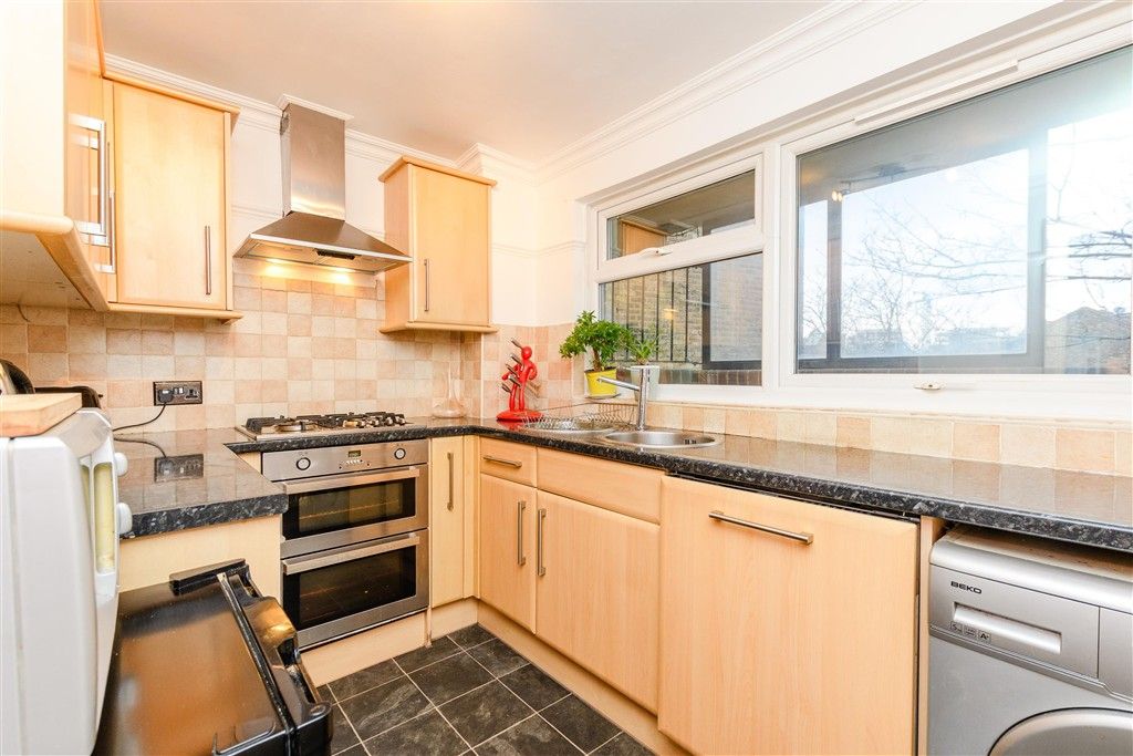 Property photo 3 of 6 Kitchen