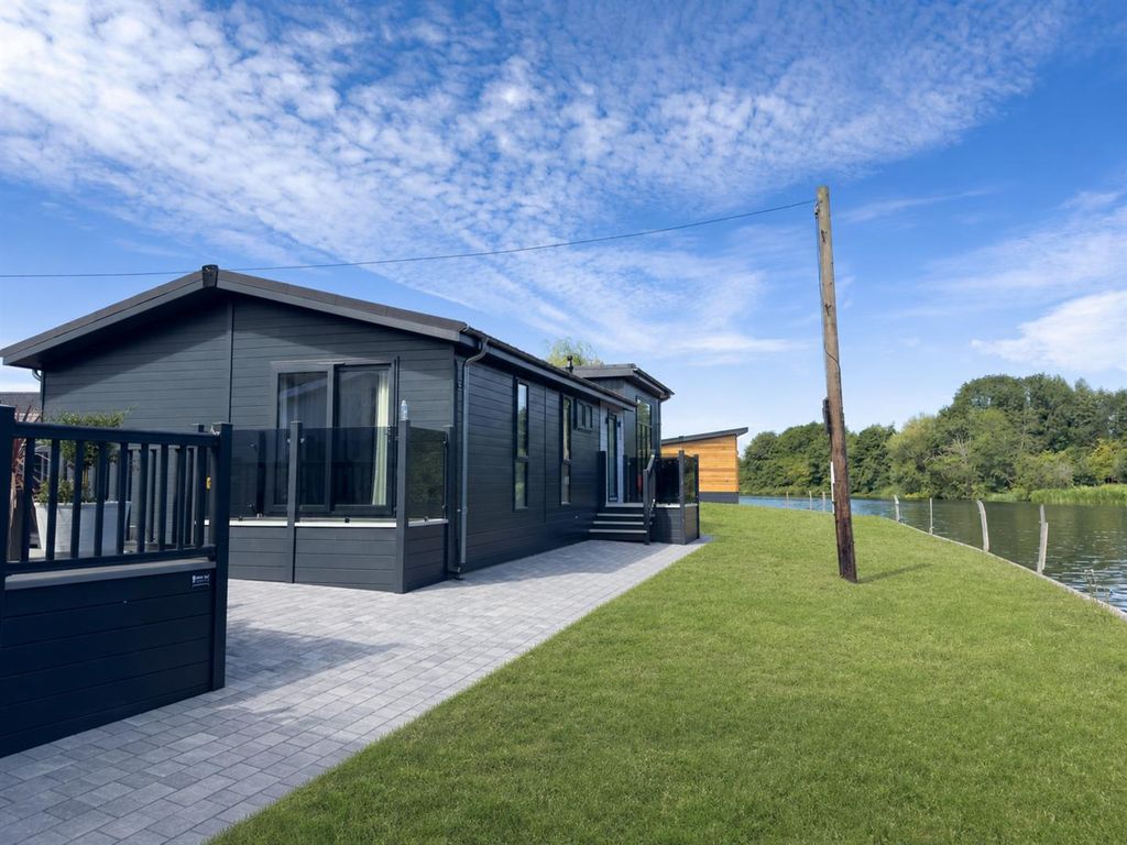 Property photo 1 of 7 Spring-Lodge-11A-Thames-Road-3d333A61-1.Png