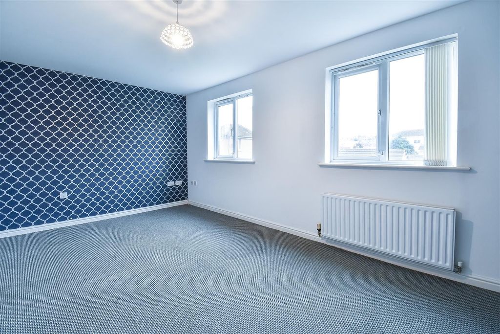 Property photo 3 of 24 Living Room