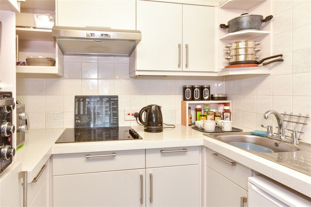 Property photo 3 of 8 Kitchen