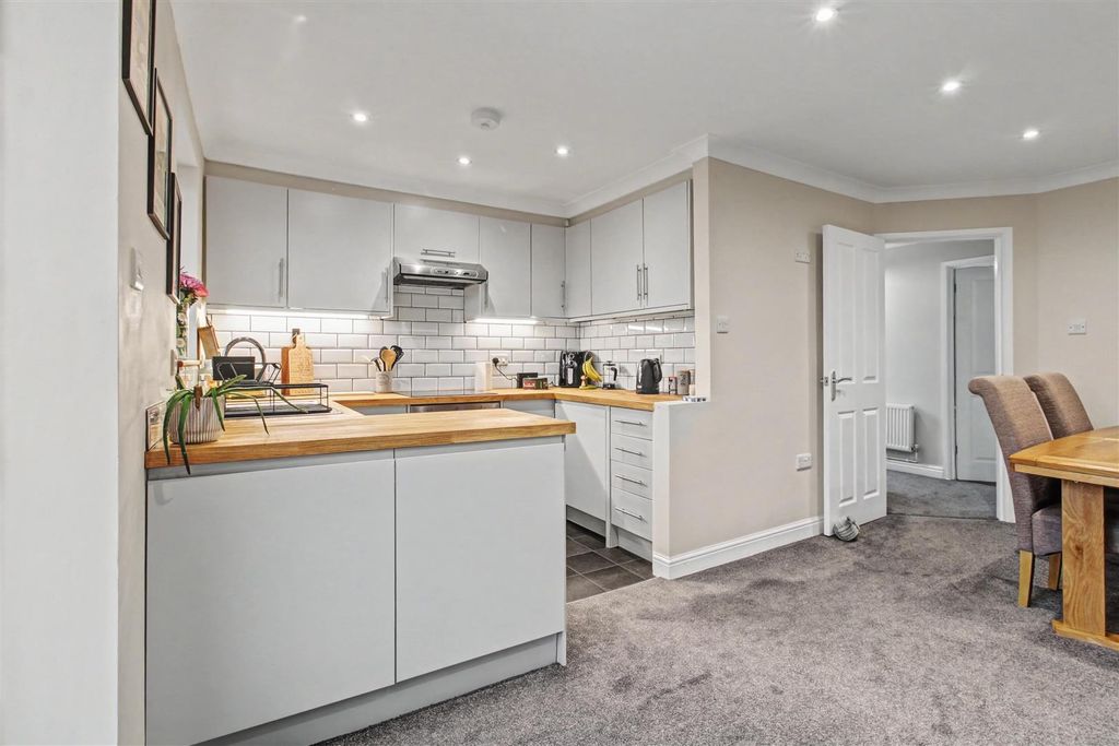 Property photo 2 of 17 Kitchen / Living Area