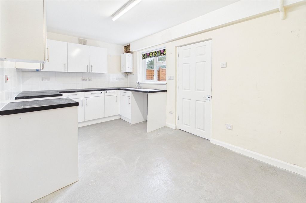 Property photo 3 of 18 Kitchen