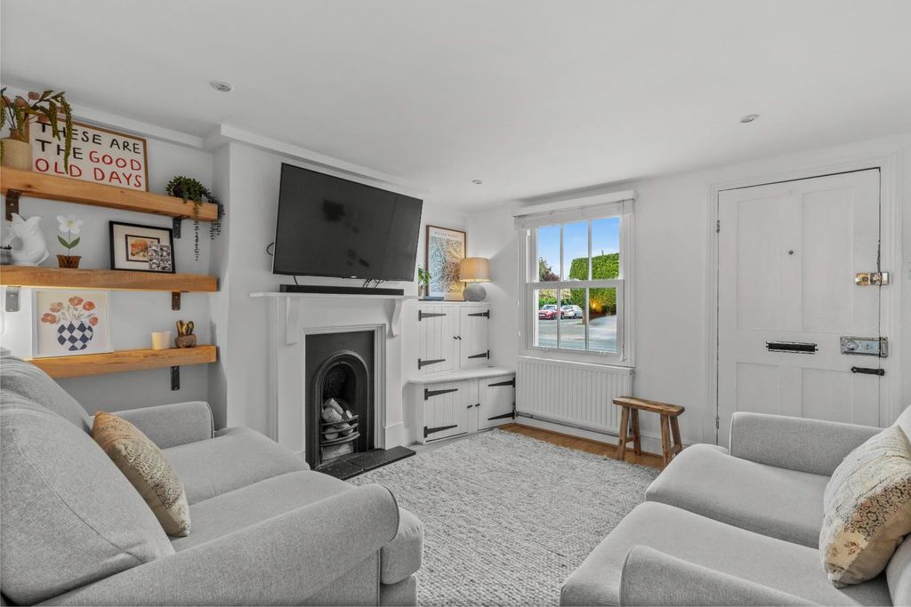 Property photo 2 of 14 Sitting Room