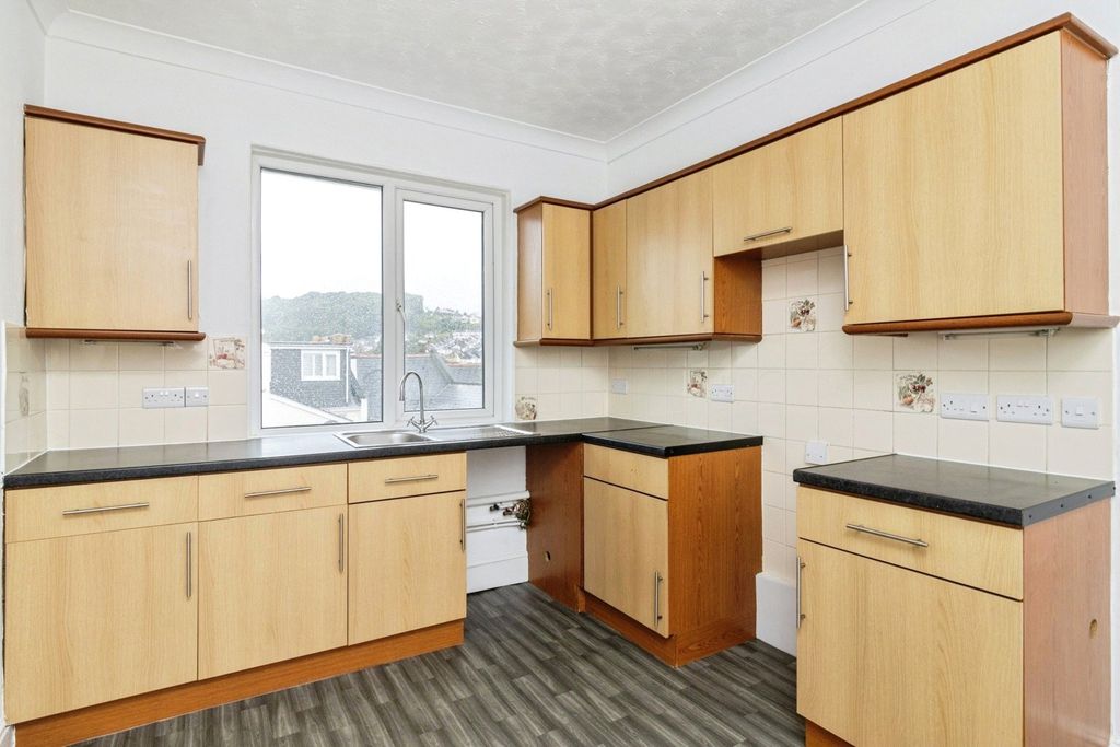 Property photo 2 of 17 Photo