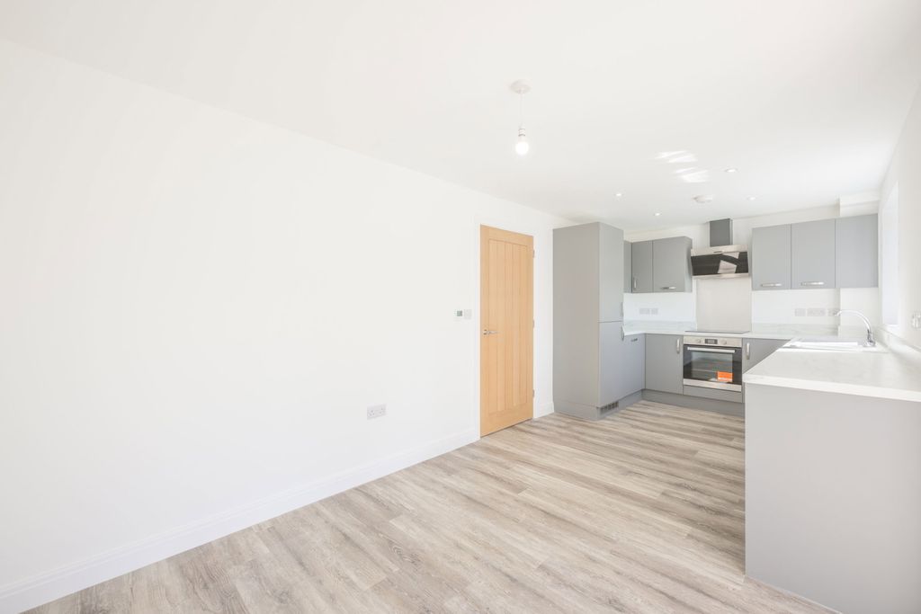 Property photo 3 of 32