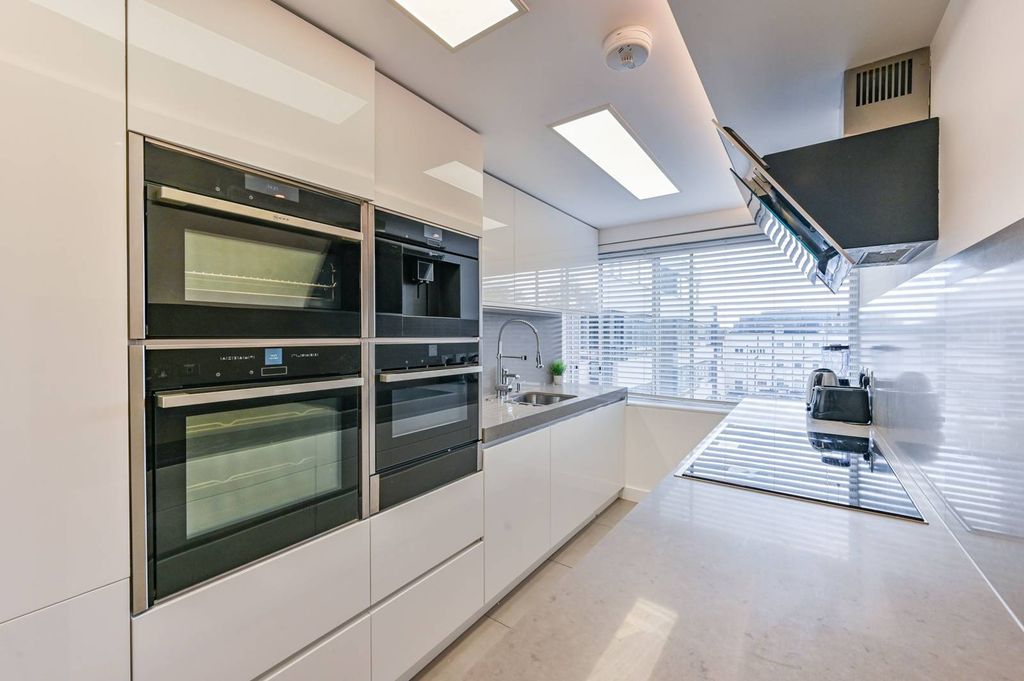 Property photo 3 of 21