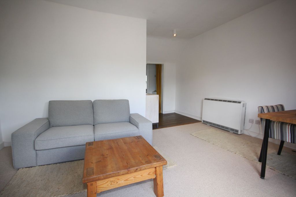 Property photo 2 of 10 Lounge