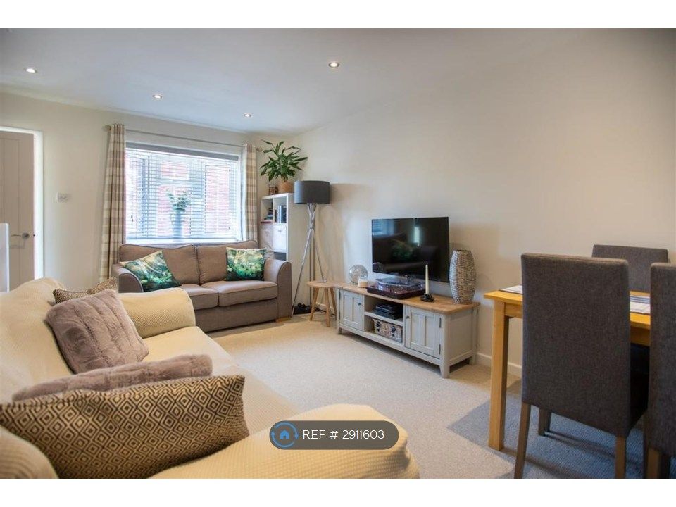 Property photo 3 of 11 Living Room 2