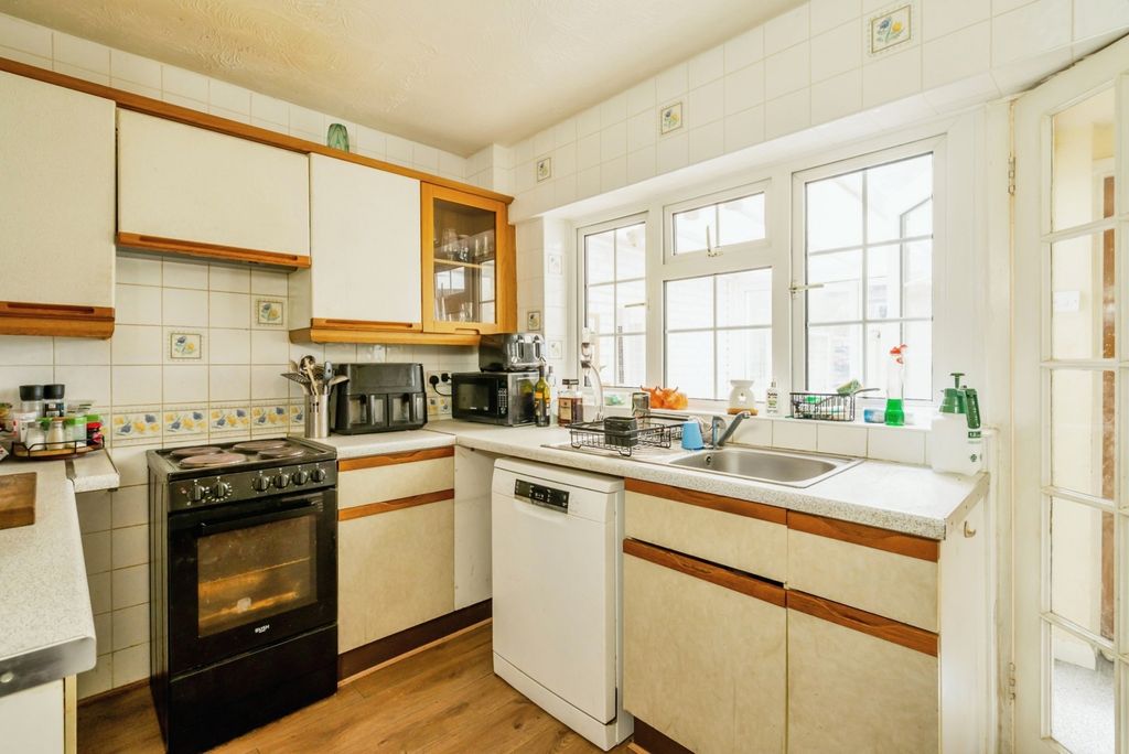 Property photo 3 of 10 Pbox-Img.Jpg