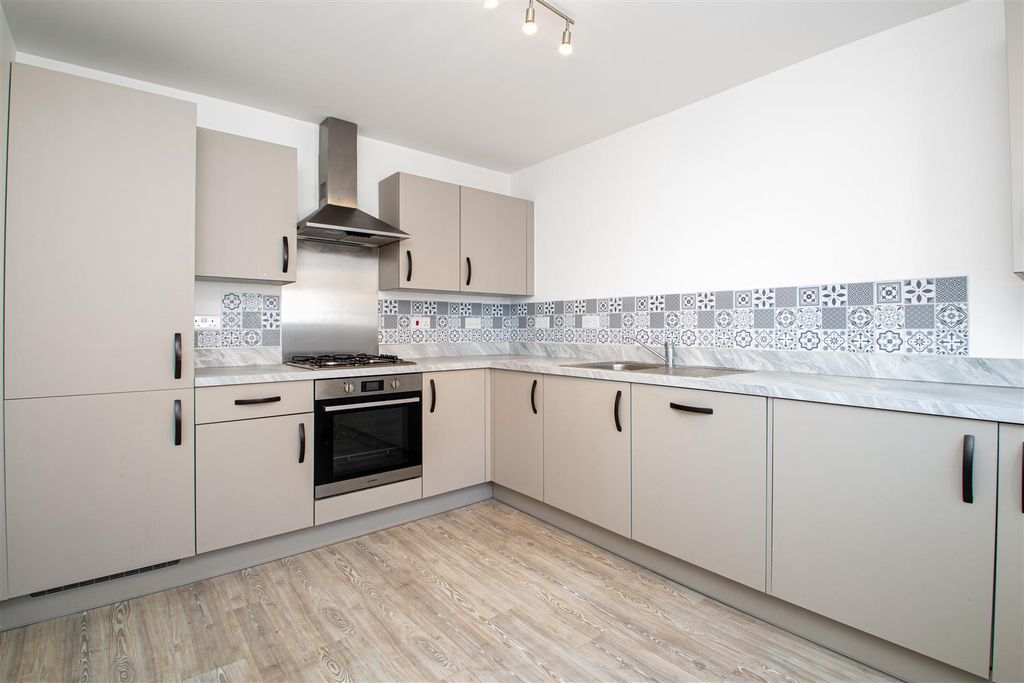 Property photo 2 of 12 3Clavell.Jpg
