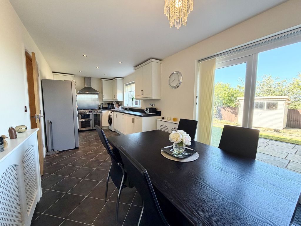 Property photo 3 of 17 Kitchen Diner