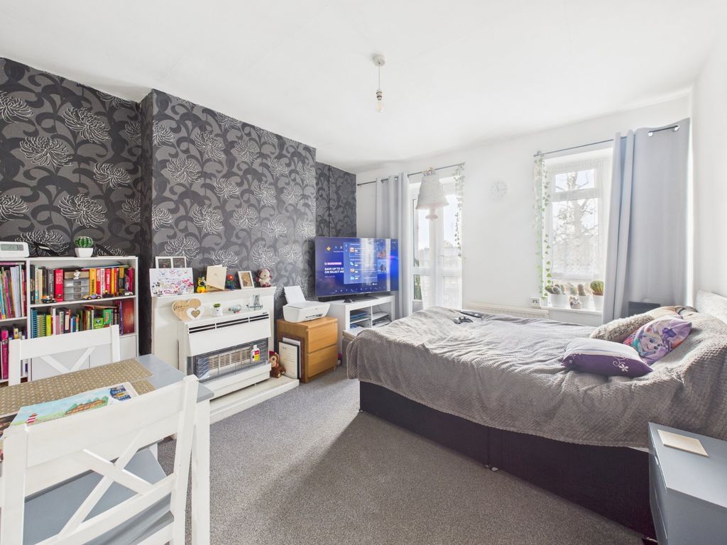 Property photo 2 of 6 Living Room