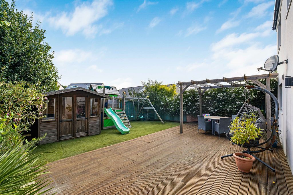 Property photo 2 of 25