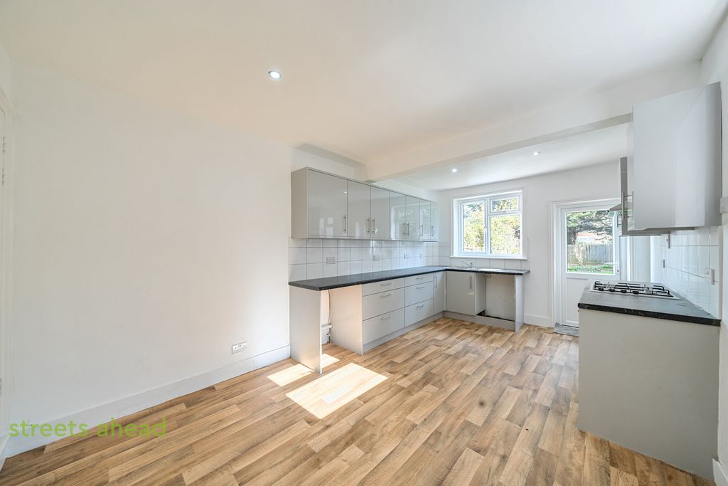 Property photo 3 of 21 2c988ce9-A610-409...