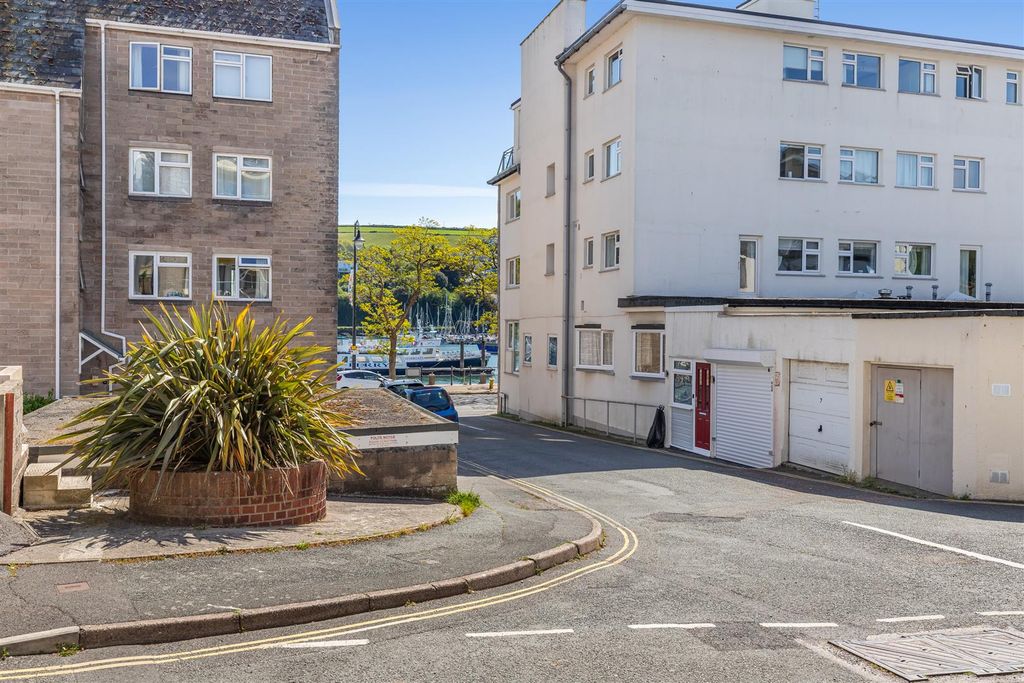 Property photo 3 of 12 A04 - 2 Clarence House Clarence Street Dartmouth -