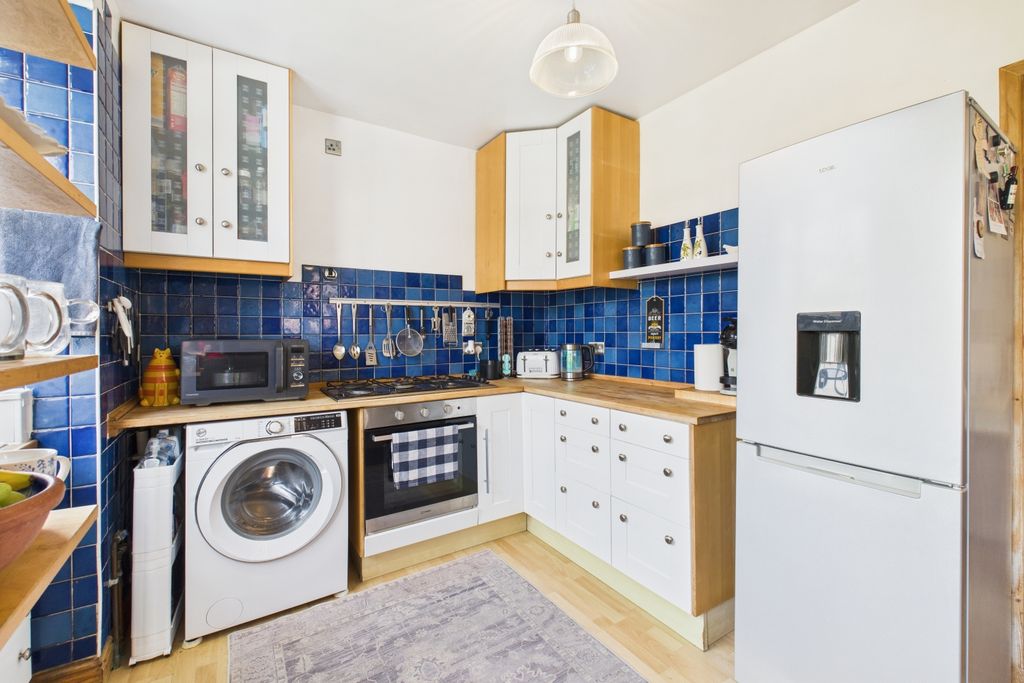 Property photo 3 of 14 Cam03162G0-Pr0310-Still004