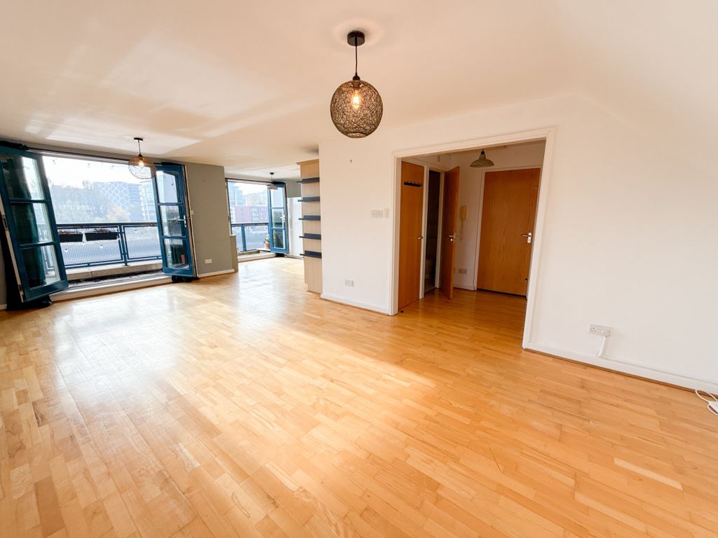 Property photo 2 of 22 Living Room