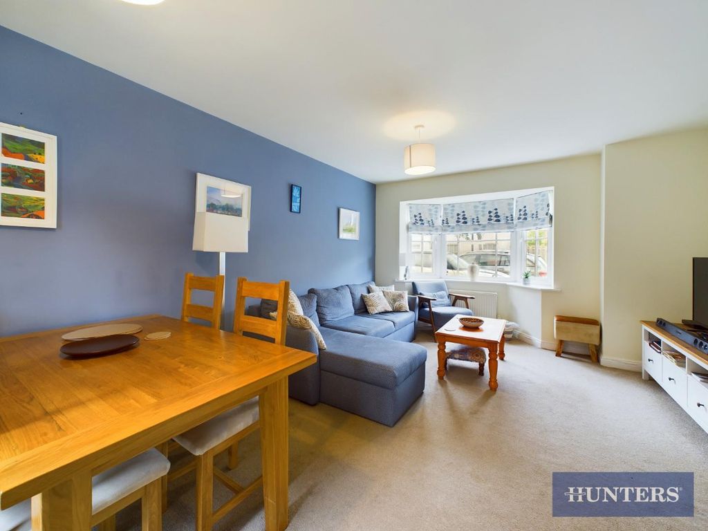 Property photo 2 of 20 Living Room