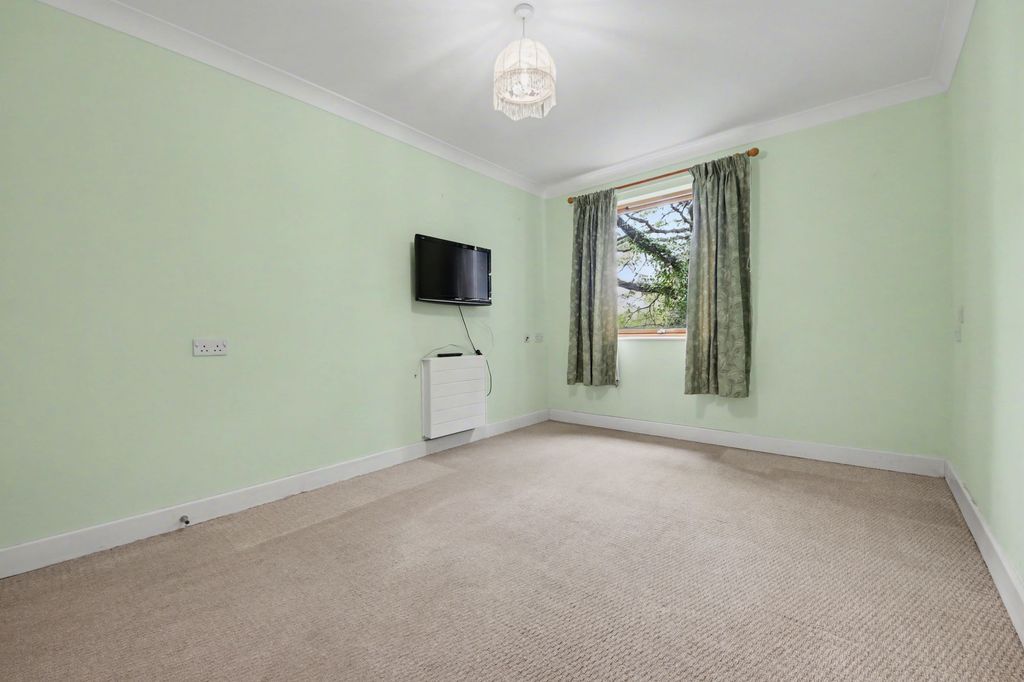 Property photo 3 of 11