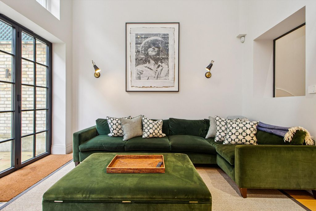 Property photo 2 of 21 Image