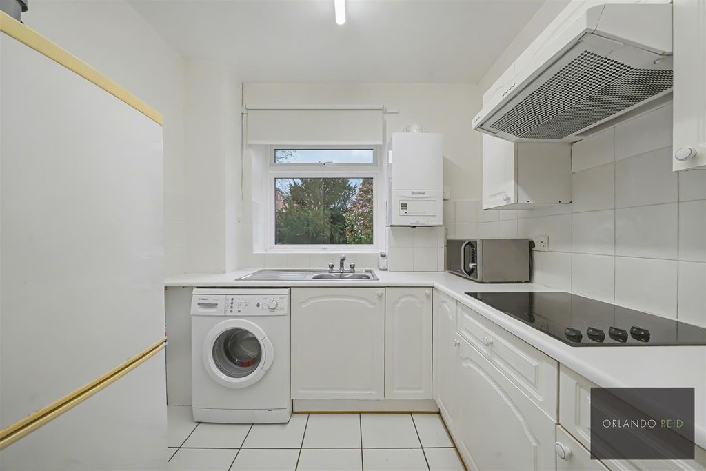 Property photo 3 of 19 Flat 13, St Anthonys Court Sw12 8Ns-12.Jpg