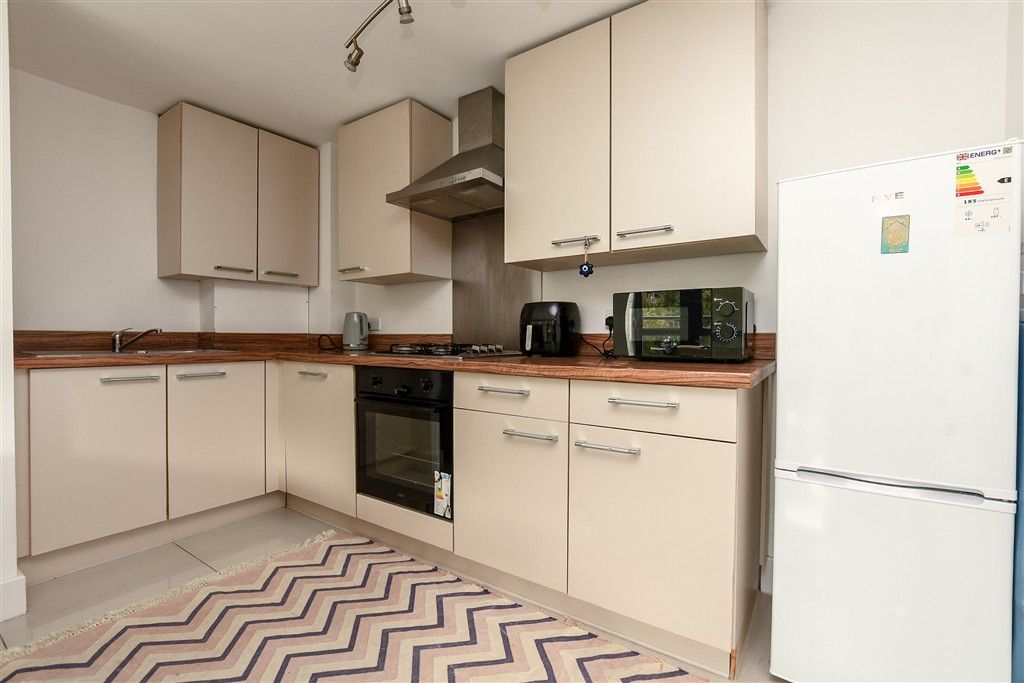 Property photo 3 of 7 Kitchen