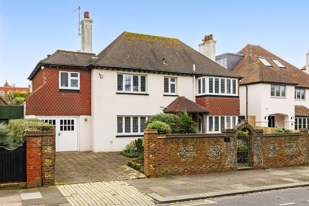 Property photo 1 of 30