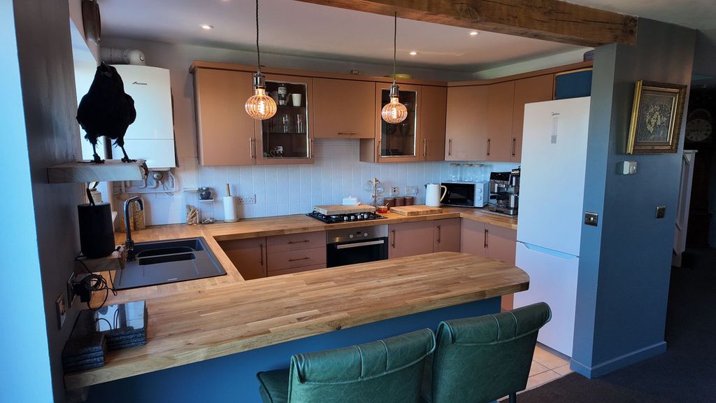 Property photo 3 of 19