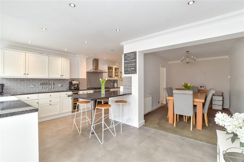 Property photo 1 of 23 Kitchen/Breakfast Area