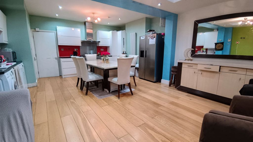 Property photo 3 of 20 Kitchen