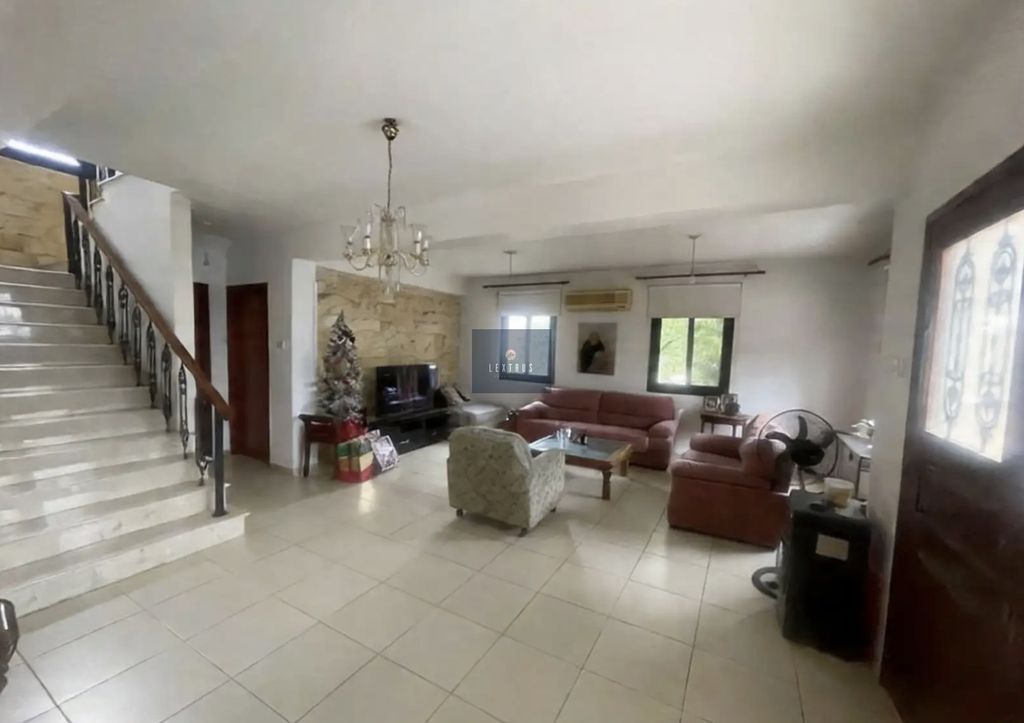 Property photo 3 of 6