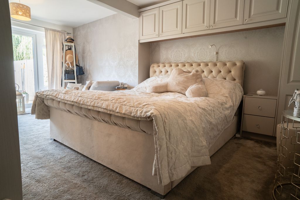 Property photo 3 of 24 Master Bedroom