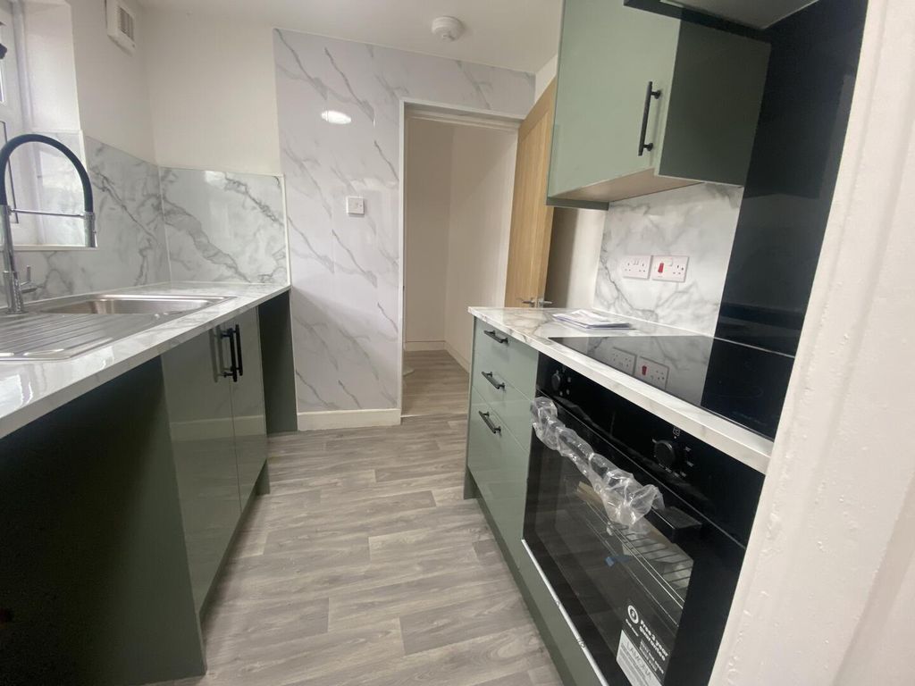Property photo 1 of 11 Kitchen