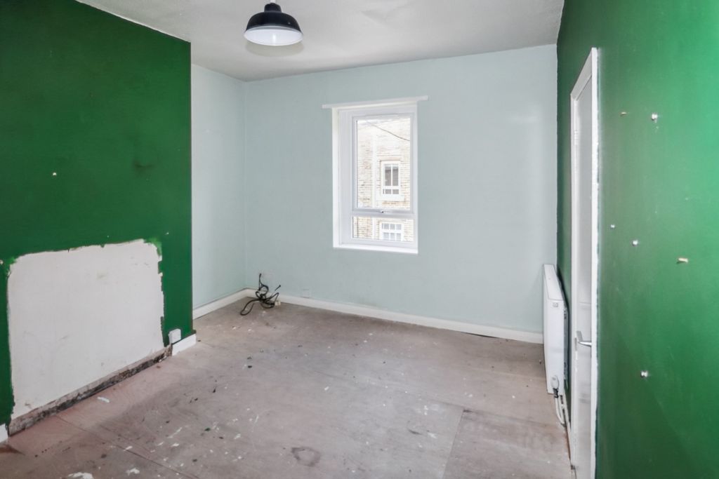 Property photo 3 of 18 10 Claremont Street, Sowerby Bridge, West Yorkshire, Hx6 2Pd