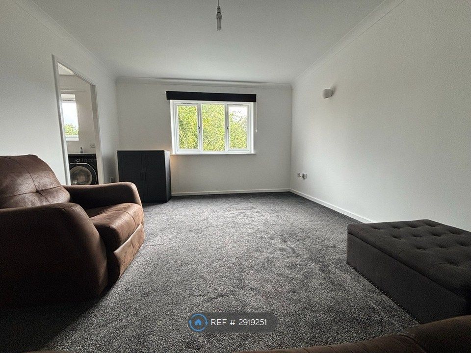 Property photo 1 of 13 Living Room