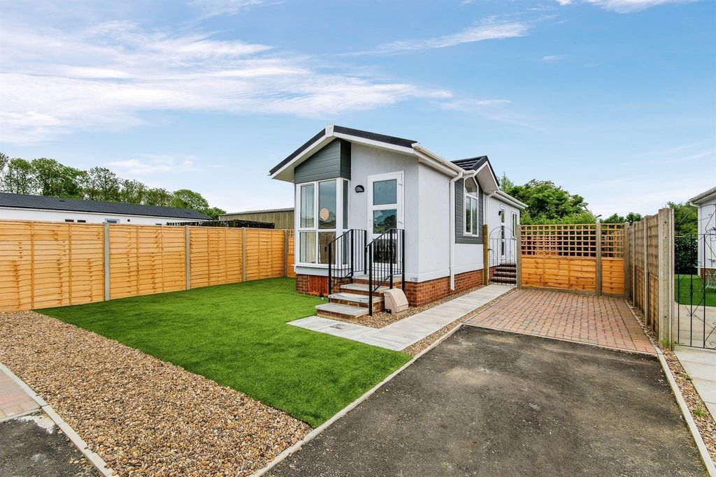 Property photo 1 of 6