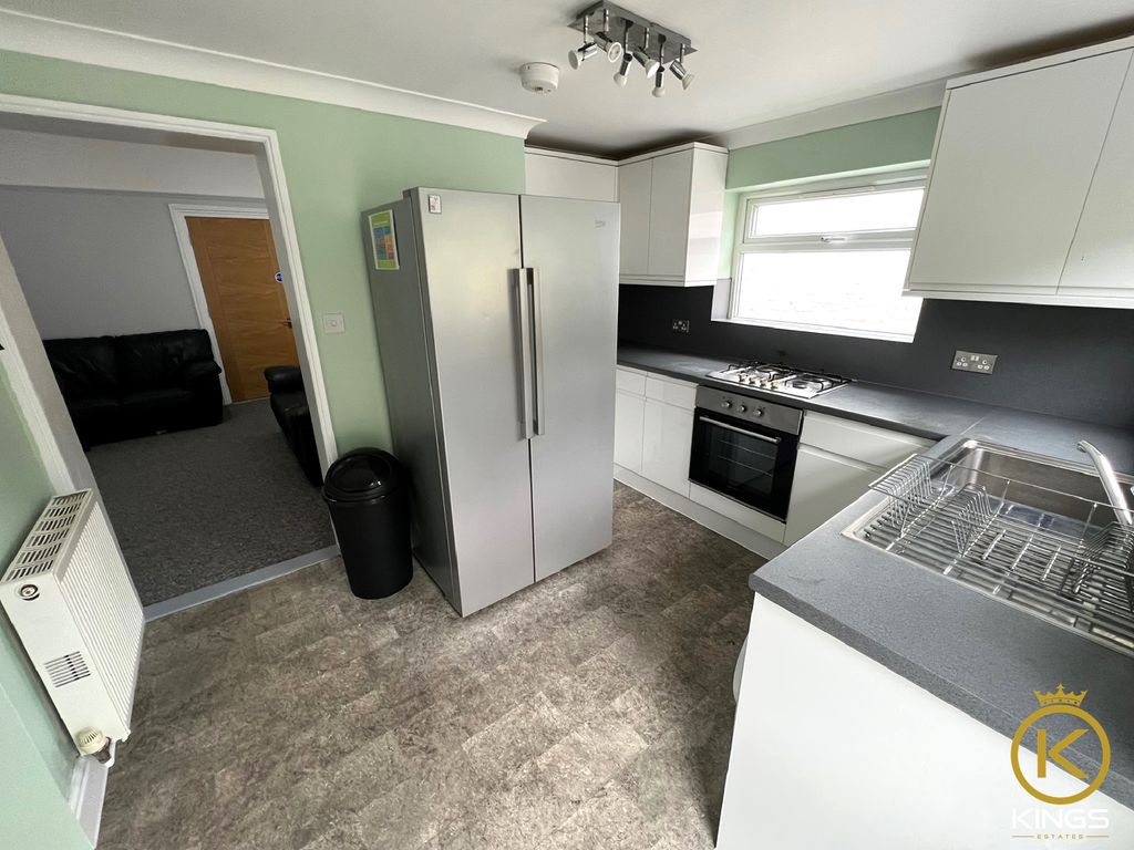 Property photo 2 of 10 4