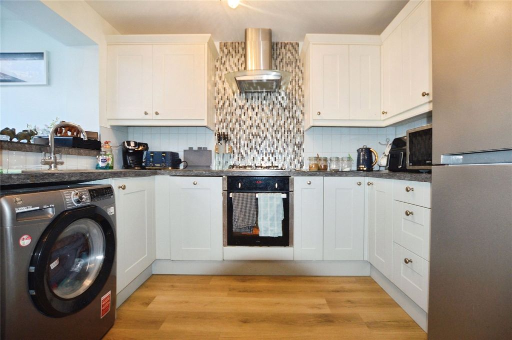 Property photo 3 of 14 Kitchen