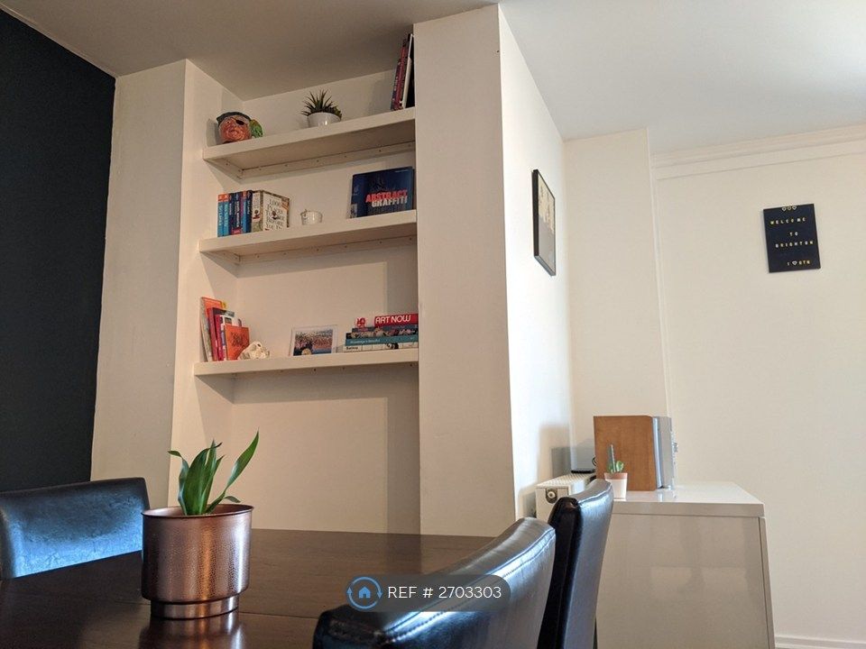 Property photo 2 of 10 Kitchen / Living