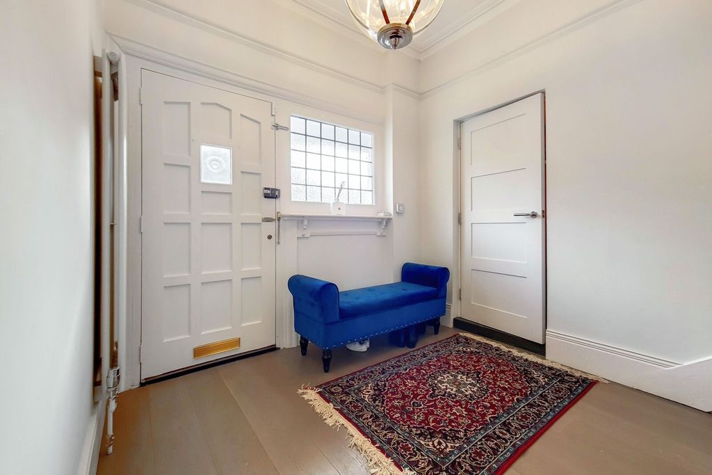 Property photo 2 of 26