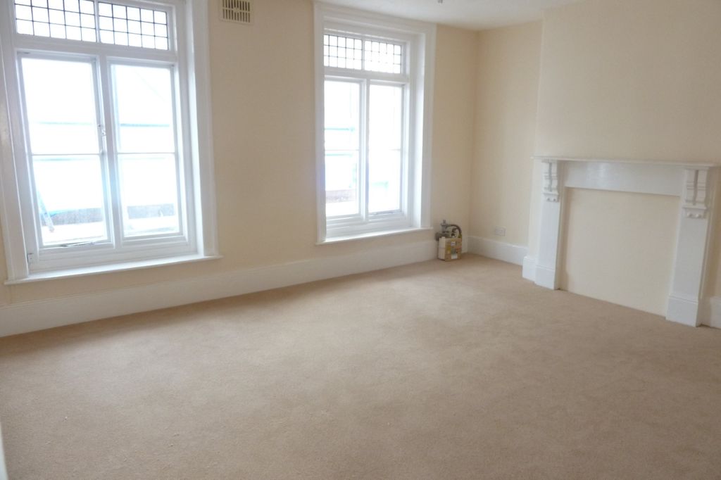 Property photo 1 of 6 10A Broadway Lounge