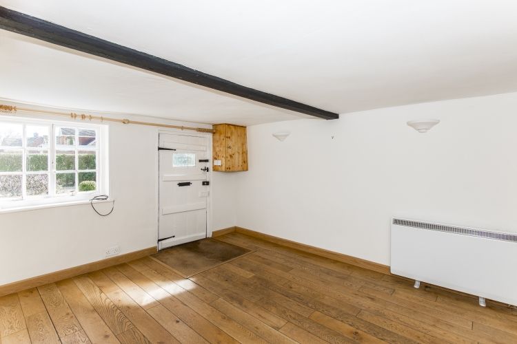 Property photo 2 of 8 Livingroom2