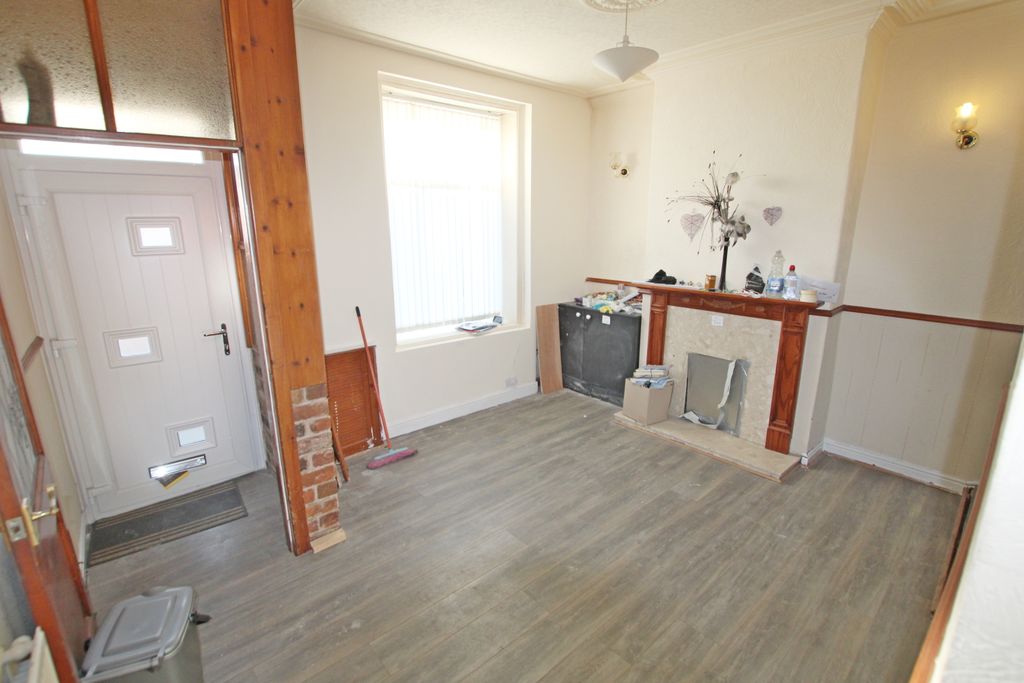 Property photo 2 of 8 2