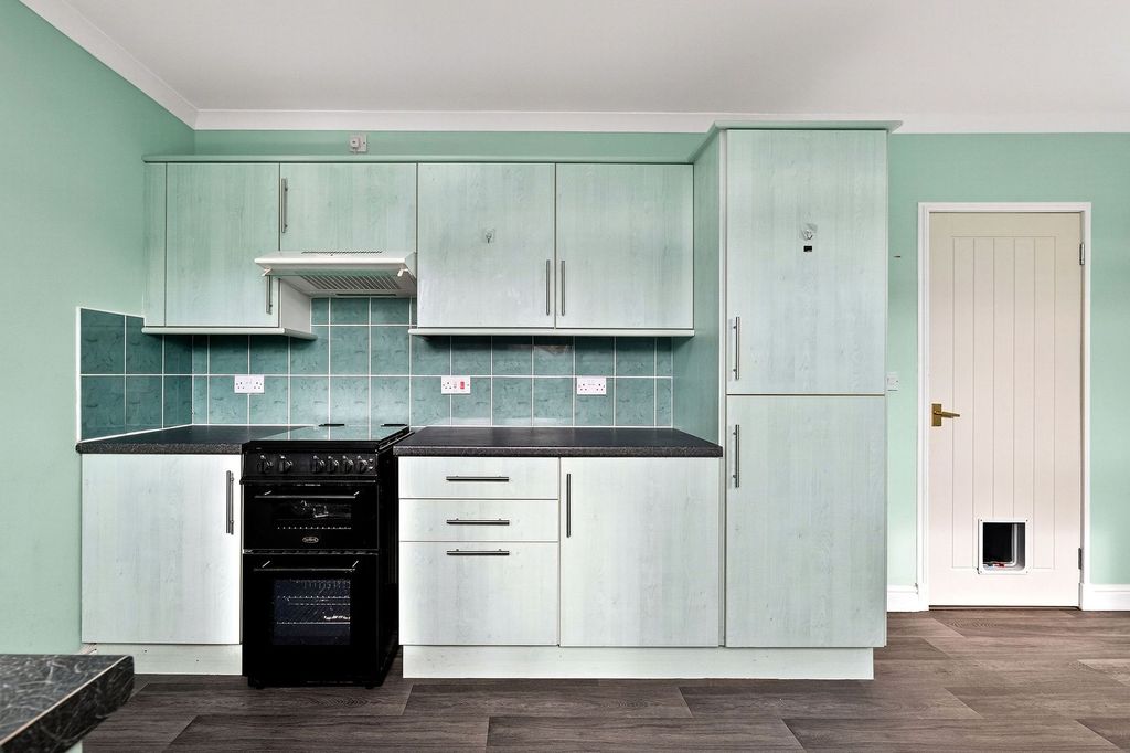 Property photo 3 of 40 Kitchen