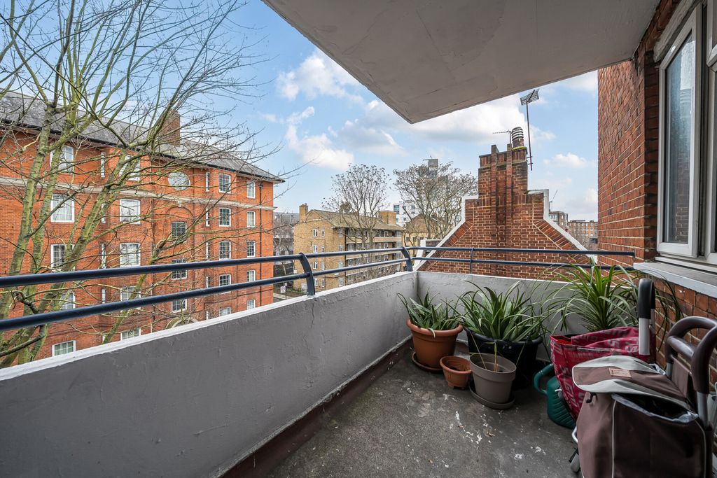 Property photo 3 of 12 1409552-6-698B243...