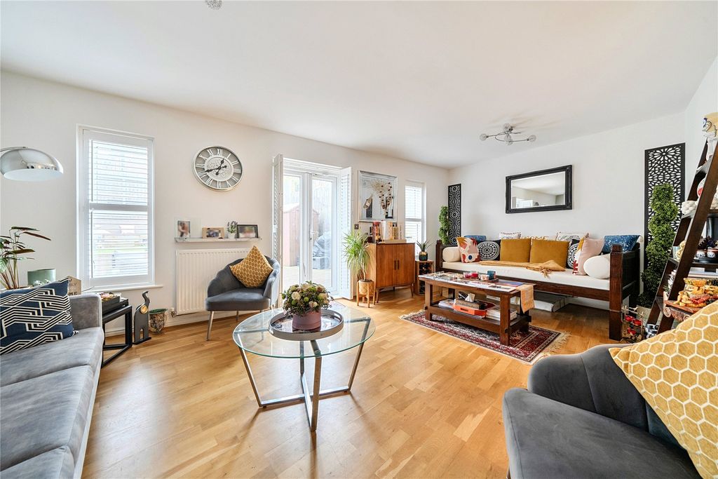 Property photo 2 of 32 Picture No. 24