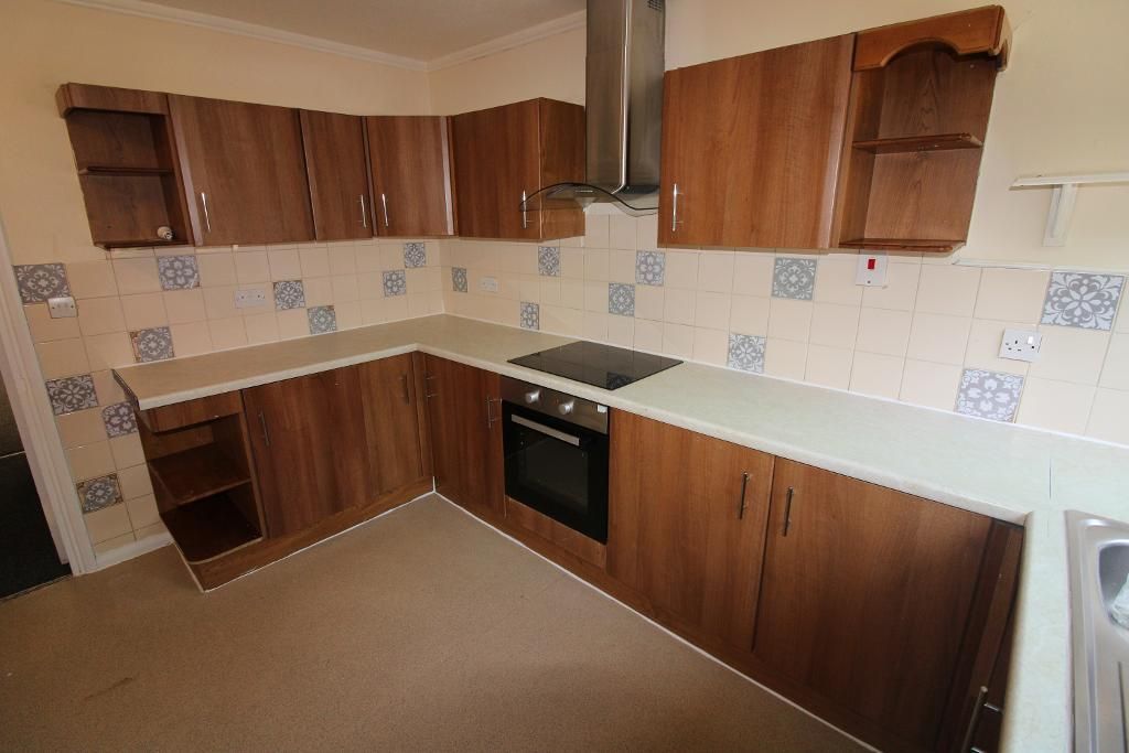 Property photo 3 of 9 Kitchen